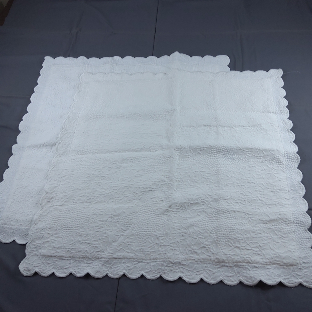 GARNET HILL Matelasse Pair Set Standard White Quilted Pillow Shams Scalloped